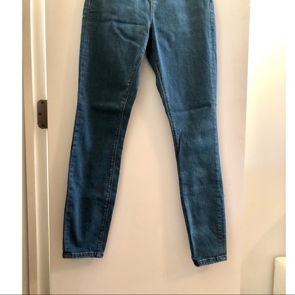 Ridley High Waist Skinny Jeans in Pretty Mid Wash Blue - Picture 7 of 8